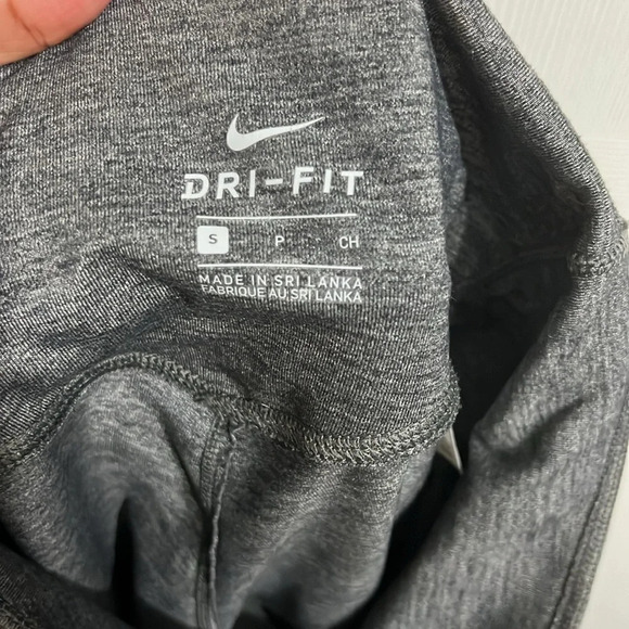 Nike Dri-Fit Leggings Women's. Size Small.  Gray Black Colorblock Cropped - Picture 8 of 8